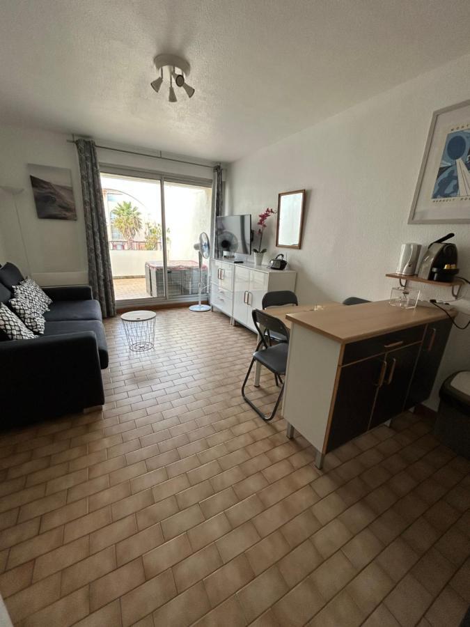 T2 A Cote De La Mer Quartier Des Quilles Сет Экстерьер фото